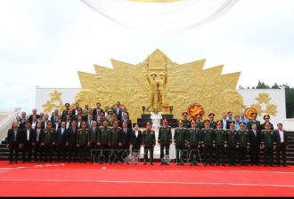 Vietnam-Laos solidarity honoured with monument handover
